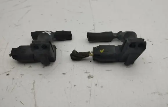 Mercedes-Benz ML W164 Windshield washer spray nozzle A164860 A1648600347