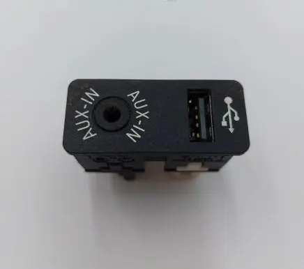 Mini Cooper Countryman R60 USB socket connector 84109229246