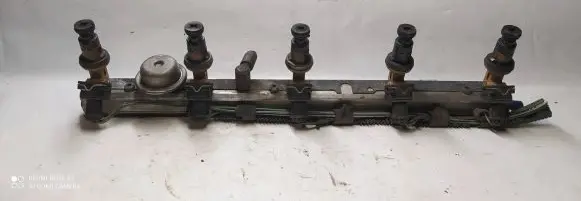 Volvo V70 Fuel main line pipe 9186836 01469497