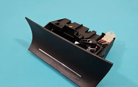 Glove box