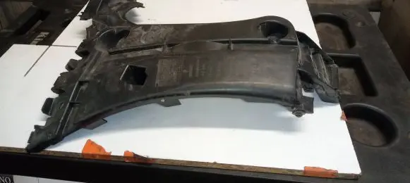 Renault Kangoo II Front bumper mounting bracket 8200435435