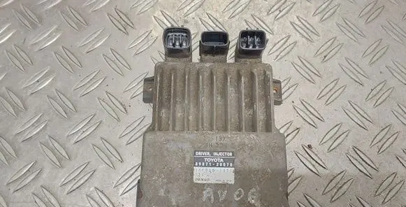 Toyota Avensis T250 Fuel injection control unit/module 8987120070