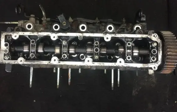 Peugeot 307 Engine head 
