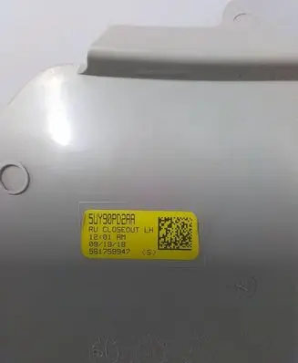 Chrysler Pacifica Panel trim 5UY90PD2AA 581759947