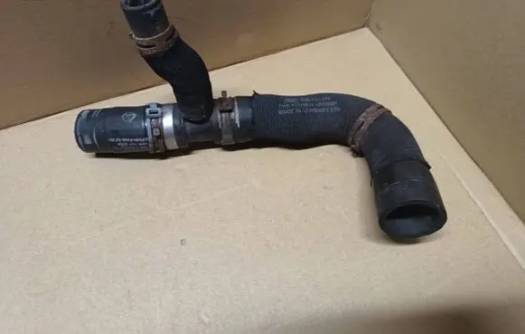 Audi RSQ3 Engine coolant pipe/hose 07K121055A 8U0121036