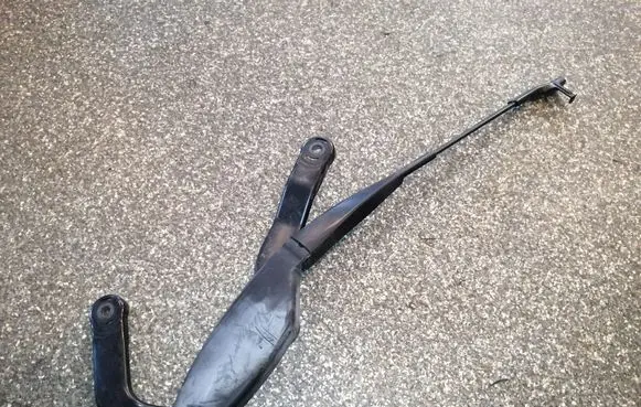 Mercedes-Benz E W211 Front wiper blade arm A2118200444