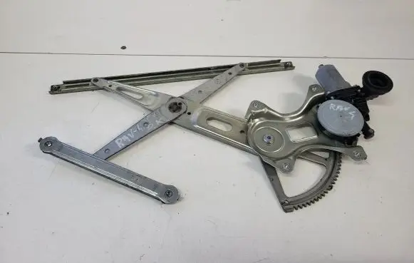 Toyota RAV 4 (XA30) Front door window regulator motor 8572035140