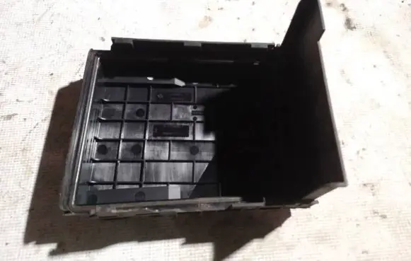 Skoda Octavia Mk2 (1Z) Fuse box cover 1k0937132f