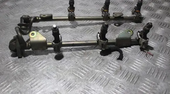 Nissan Murano Z50 Fuel main line pipe 6118U
