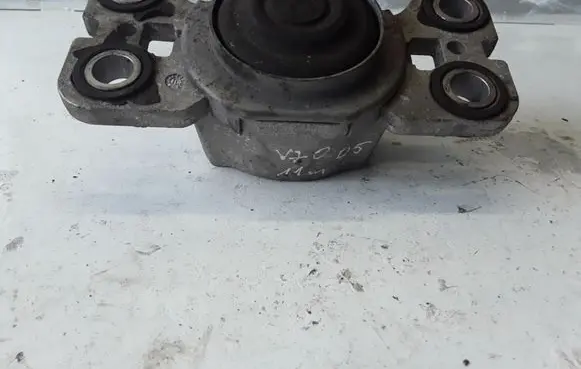 Volvo V70 Engine mount bracket 8G9N7M121BA00