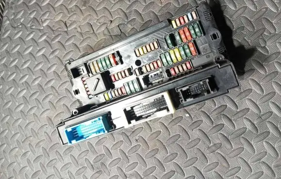 BMW 6 F12 F13 Fuse module 9252815 9284273
