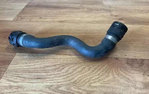 BMW 5 E60 E61 Engine coolant pipe/hose 10305924