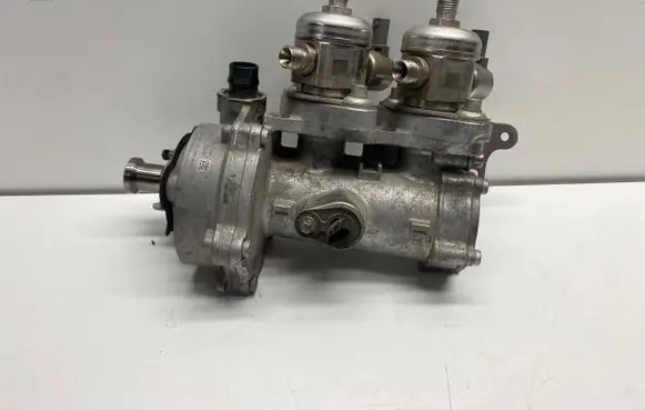 BMW M4 F82 F83 Vacuum pump 7847203 7847204