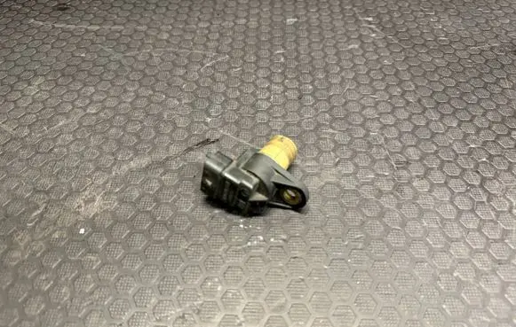 Mercedes-Benz E W211 Camshaft position sensor A0031539728