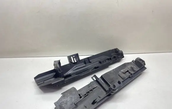 BMW X1 E84 Radiator mount bracket 7524912 17107524912