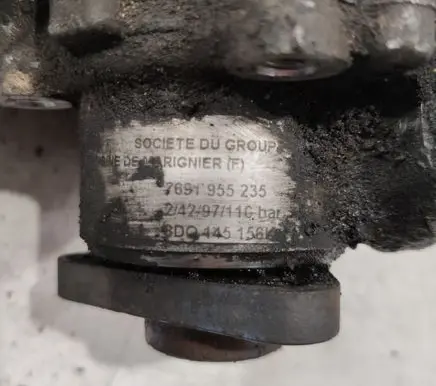 Volkswagen PASSAT B5 Power steering pump 8D0145156K