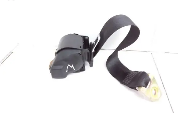 Mercedes-Benz E W210 Rear seatbelt 16398