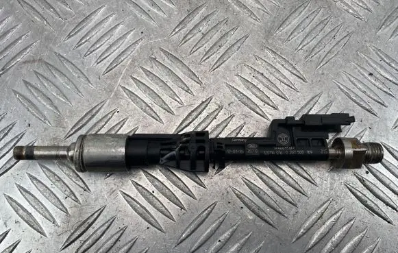 BMW 5 F10 F11 Fuel injector 7597870 10213541