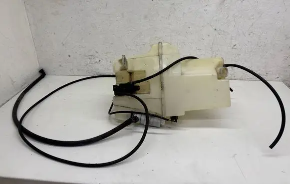 Volvo XC90 Windshield washer fluid reservoir/tank 8659490