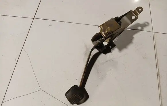 Nissan Primera Clutch pedal 
