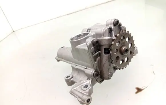 Volvo V70 Oil pump 31330979