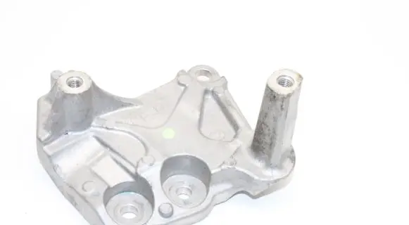Nissan X-Trail T33 Engine mounting bracket DENI2