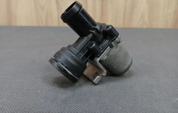 Mercedes-Benz E A207 Coolant heater control valve 2712030164 A2712030164