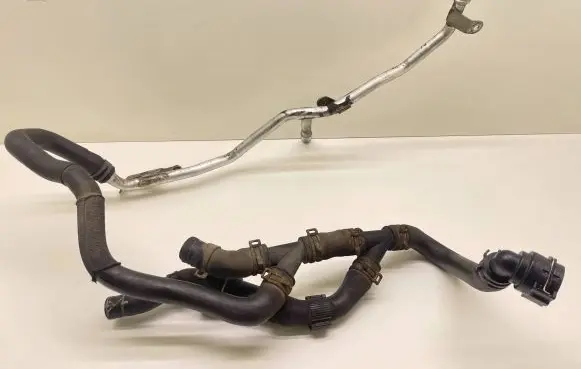 Volkswagen Tiguan Engine coolant pipe/hose 1K0121113A