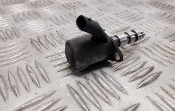 Volkswagen PASSAT B8 Oil pressure sensor 04L906455A