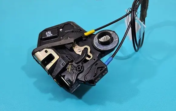 Toyota Corolla Verso E121 Rear door lock IMPRK1466202