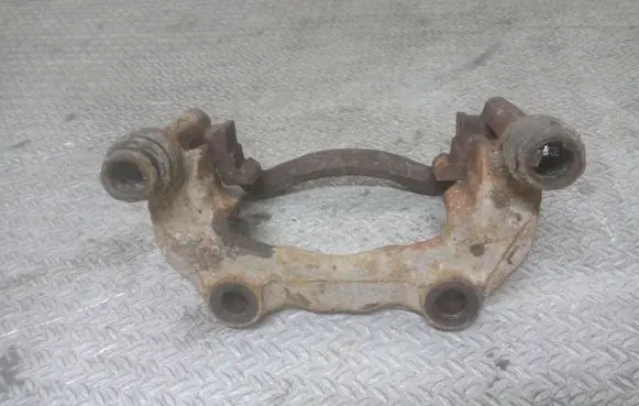 Volkswagen PASSAT B5 Front Brake Caliper Pad/Carrier 