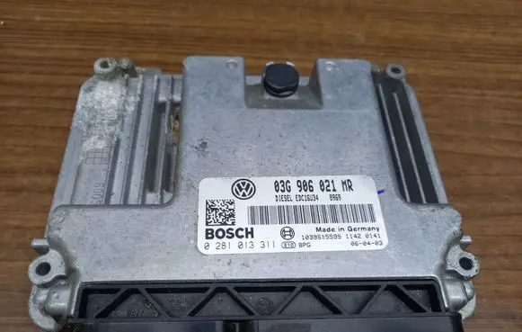Volkswagen PASSAT B6 Engine control unit/module 03G906021MR 0281013311