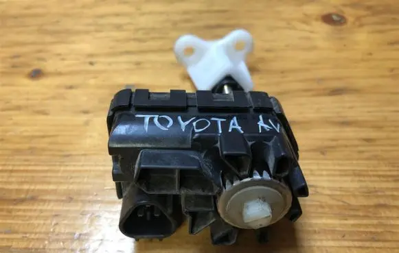 Toyota Avensis T250 Headlight level adjustment motor 