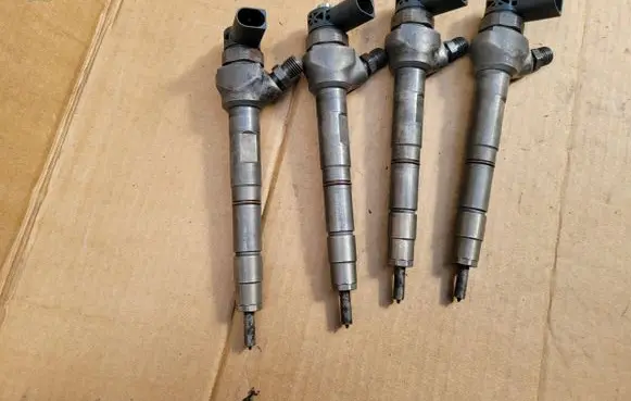 Volkswagen Golf VI Fuel injectors set 04L130277G
