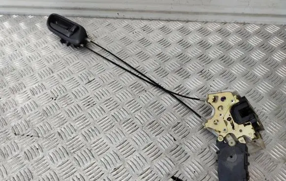 Subaru Forester SF Front door lock