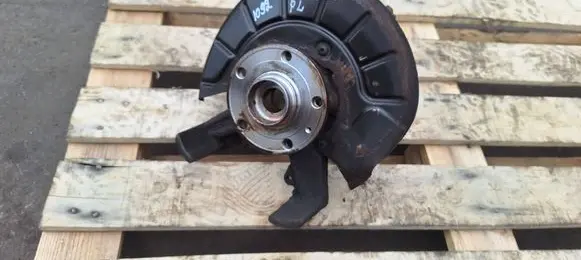 Volkswagen Jetta V Front wheel hub