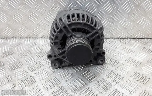 Skoda Octavia Mk2 (1Z) Generator/alternator 06F903023F