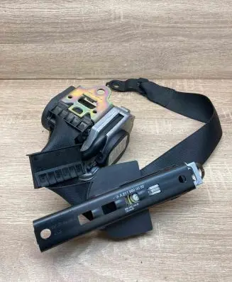 Mercedes-Benz E W211 Front seatbelt 561014701 A2118600088