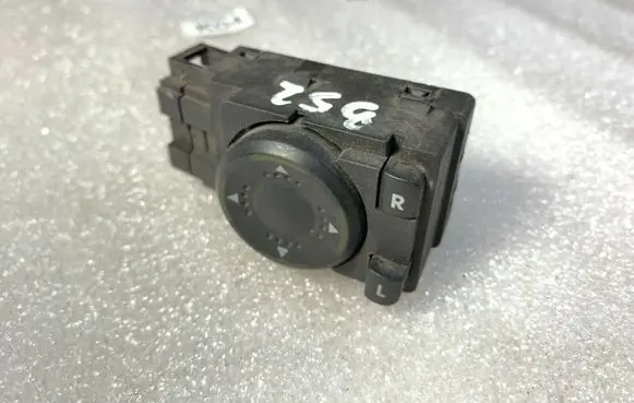Volkswagen PASSAT B5 Wing mirror switch 3B2959565B