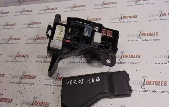 Toyota Corolla Verso AR10 Fuse box set