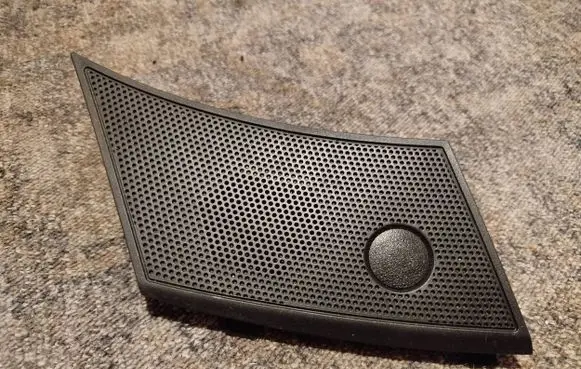Nissan Qashqai Side speaker trim/cover RH28176JD K77770 P10520