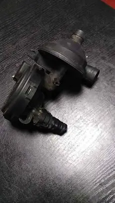 BMW 3 E46 Oil breather separator 7501566
