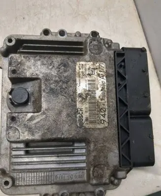 Alfa Romeo Giulietta Engine control unit/module 0281018725 55252369 4L6880CBMA