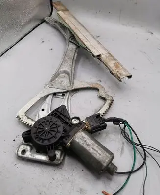 Mercedes-Benz E W210 Front door window regulator with motor 0130821708
