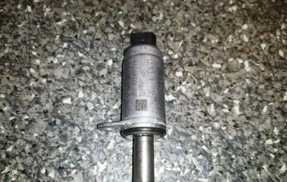 Audi A4 S4 B8 8K Camshaft position sensor 06E103697H