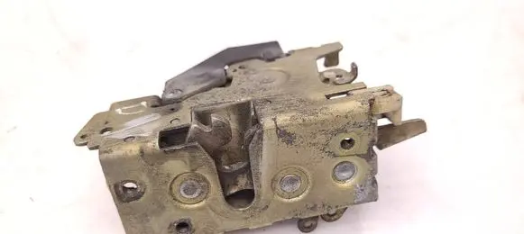 Mercedes-Benz Sprinter W901 W902 W903 W904 Front door lock 9017200235