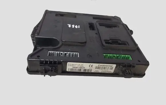 Renault Megane III Comfort/convenience module 284B17882R S180098101