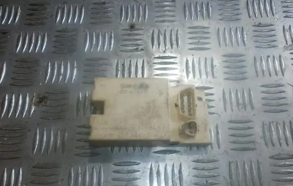 Mercedes-Benz E W124 Other control units/modules 1586882Z1 CLP8875