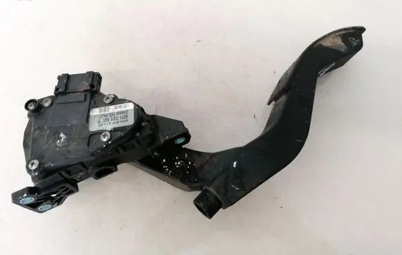 Volkswagen PASSAT B5.5 Accelerator throttle pedal 8D1721523F 6PV00837603