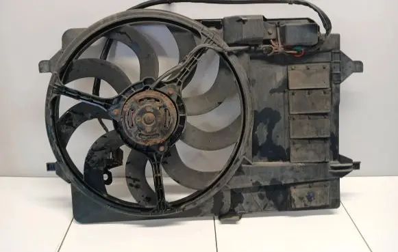 Mini One - Cooper R50 - 53 Radiator cooling fan shroud 7421475577 11819310 7541092